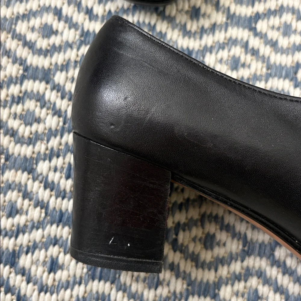 VINTAGE FERRAGAMO “Gancini” buckle leather pump